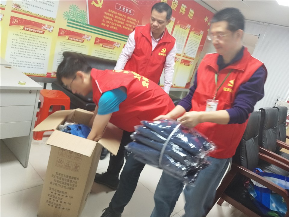 情暖西部,关爱留守儿童，为留守儿童捐赠衣物